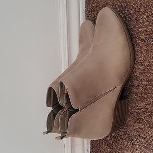 America Eagle Ankle Booties